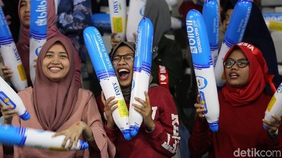 Sorak-sorai Penonton Meriahkan Indonesia Open di Istora
