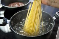 Penyuka Pasta, Spaghetti Masak Telur Ini Enak Buat Sarapan