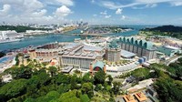 Resorts World Sentosa, Singapore, (dibangun Tahun 2012 – $6.59 Miliar atau sekitar Rp 86,5 Triliun). Resorts World Sentosa merupakan resort raksasa, megah dan mewah yang memiliki dua casino super lengkap, akuarium raksasa, oceanarium terbesar dunia, theme park hingga water park. Istimewa/thedailyrecords.com.