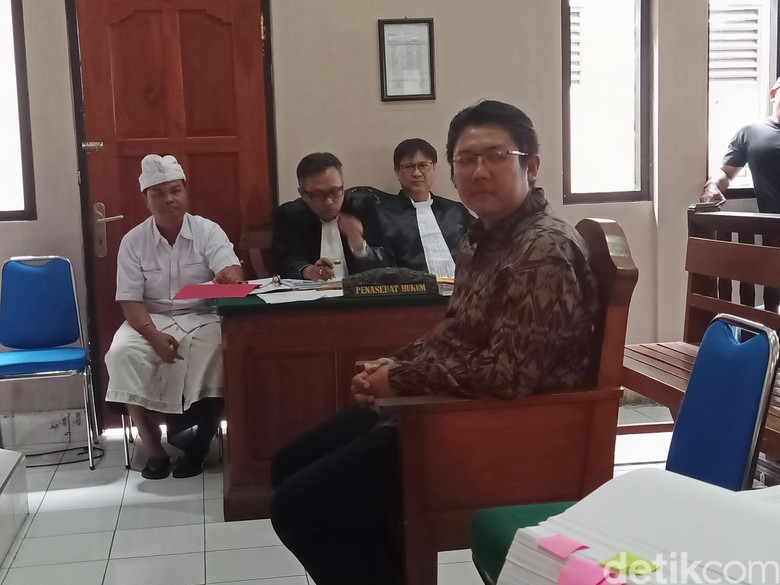 Polisi Periksa Anak Eks Gubernur Bali Terkait Kasus Izin Pelabuhan Polisi Periksa Anak Eks Gubernur Bali Terkait Kasus Izin Pelabuhan