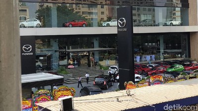 Diler Wah Mazda di Simprug Mirip dengan di Jepang