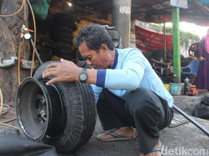 Cerita Tukang Tambal Ban Naik Haji Setelah 15 Tahun Nabung di Bawah Kasur
