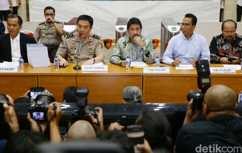 Ini 6 Kasus High Profile yang Diduga Bisa Latar Belakangi Teror Novel Ini 6 Kasus High Profile yang Diduga Bisa Latar Belakangi Teror Novel