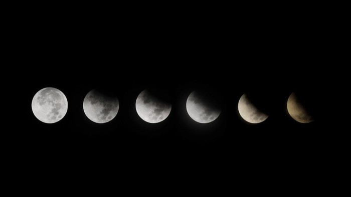 Foto kombo gerhana bulan parsial terlihat di Kota Padang, Sumatera Barat, Rabu (17/7/2019). Fenomena gerhana bulan setengah tersebut hanya terlihat hingga pukul 04.00 WIB karena sebagian langit tertutup awan di kota itu. ANTARA FOTO/Iggoy el Fitra/wsj.