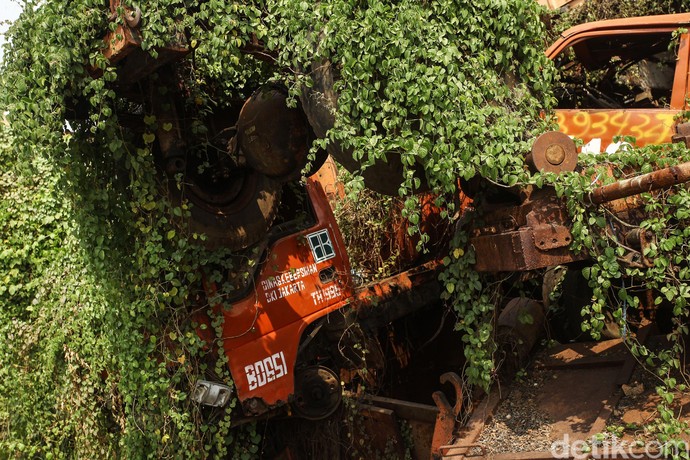 Penampakan Kuburan Truk Sampah Jakarta