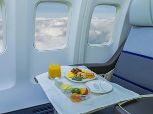 Maskapai Ini Jual Makanan Pesawat untuk yang Kangen Traveling