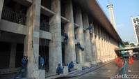 Setelah berdiri 41 tahun, baru kali ini masjid kebanggaan bangsa tersebut akan dipoles lebih cantik.