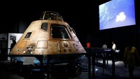 Pameran bertajuk Destination Moon: The Apollo 11 Mission digelar di Museum Penerbangan yang berlokasi di Seattle, Washington, Amerika Serikat, Selasa (16/7/2019) waktu setempat. Lindsey Wasson/Reuters.