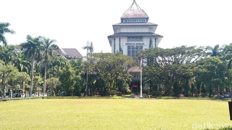 Penyebaran Stiker Jalur Belakang UB Diduga Didalangi Pasutri asal Surabaya Penyebaran Stiker Jalur Belakang UB Diduga Didalangi Pasutri asal Surabaya