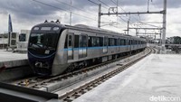 Usai trem berhenti dioperasikan, Jakarta kini memiliki transportasi umum baru yaitu MRT. Jalur MRT pun dibangun di bawah tanah dan juga stasiun layang. Pradita Utama/Dok. Detikcom.