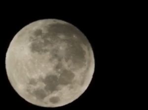 Gerhana Bulan di Langit Indonesia Masuki Fase Penumbra