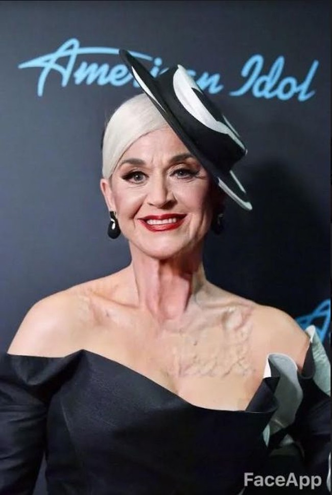  Katy Perry tetap memukau saat mengedit wajah menjadi tua menggunakan aplikasi FaceApp ini. Foto: dok. buzzfeed