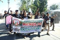 Warga Desa Komodo menggelar aksi damai di Labuan Bajo untuk menolak penutupan Pulau Komodo (dok Istimewa)