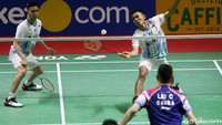 Bertanding di Istora Senayan, Jakarta, Rabu (17/7/2019), Fajar/Rian harus melalui 3 gim untuk dapat merebut tiket ke babak 16 besar Indonesia Open 2019.