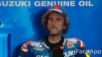 Rider Suzuki, Alex Rins, terlihat tetap gondrong namun dipenuhi dengan jenggot berwarna putih ketika sudah berusia 50 tahun lebih. (Foto: Istimewa)
