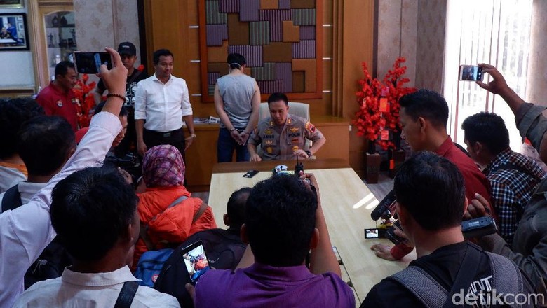 Pelaku Investasi Bodong Obat Herbal Rp 17 M Diringkus di Bogor Pelaku Investasi Bodong Obat Herbal Rp 17 M Diringkus di Bogor
