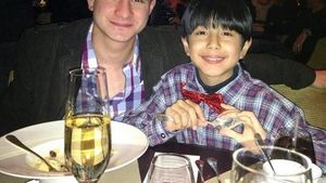 Sebelum Dipenjara, Ini Momen Makan Steve Emmanuel Bersama Anaknya