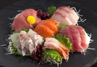 Mau Makan Sushi Tapi Lagi Diet? Ini Cara Sehat Menyiasatinya