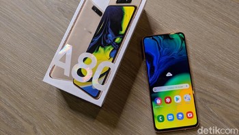 Ponsel ini mulai hadir 18 Juli, Samsung menawarkan promo cash back Rp 500 ribu pada penjualan perdananya. Foto: Adi Fida Rahman/detikINET