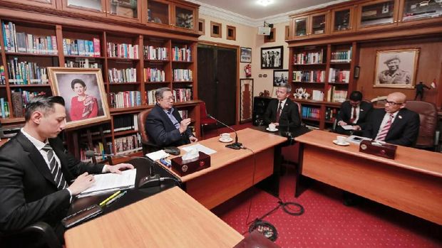 SBY dan Menlu Singapura Vivian Balakrishnan di Cikeas.