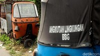 Meski semakin banyak saingannya, para sopir bajaj tetap yakin bahwa rezeki tak akan kemana. Yang dikeluhkan, hanya sulitnya mencari SPBG untuk mengisi bahan bakar.