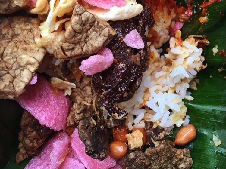 Sarapan Nasi Gurih dari Serambi Mekkah yang Komplet Lauknya