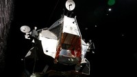 Penampakan maket Lunar Module yang disebut sebagai Eagle, salah satu bagian dari pesawat Apollo 11 yang digunakan untuk mendarat di bulan. Maket Eagle ini turut ditampilkan dalam pameran memperingati 50 tahun pendaratan bersejarah di Bulan yang digelar di Museum Penerbangan Amerika Serikat. Lindsey Wasson/Reuters.