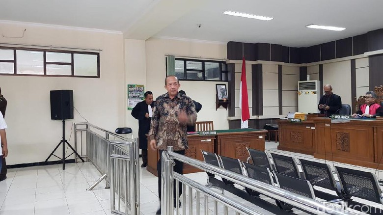 Tak Didampingi Pengacara, Sidang Korupsi Eks Bupati Sragen Ditunda Tak Didampingi Pengacara, Sidang Korupsi Eks Bupati Sragen Ditunda