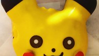 Pencinta karakter Pokemon juga bisa menikmati donat dengan gambar karakter favoritnya. Si kuning Pikachu tampil menggemaskan dengan lapisan cokelat warna kuning. Foto: istimewa