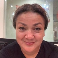 Nirina Zubir mengunggah foto selfie yang menunjukan wajahnya menua di FaceApp. “Helloooo me in the future...you look gorgeous...hahhha!!! Muji diri sendiri🤪. Buat yang nanya ini pake apps apa, Na taunya yang iOS namanya “faceapp” semoga membantu, tulisnya di keterangan foto. Foto: instagram nirinazubir_