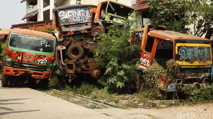 Penampakan Kuburan Truk Sampah Jakarta Foto 2