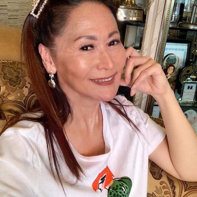 Penyanyi dangdut Inul Daratistapun ikut meramaikan deretan artis yang selfie dengan menggunakan FaceApp. Beginilah penampilan Inul saat menua. Foto: Instagram @inul.d