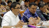 Direktur Utama Pelindo II Elvyn G Masassya (kiri) saat Rapat Dengar Pendapat dengan Komisi VI DPR RI di gedung Parlemen, Jakarta, Selasa (16/7/2019). Foto: dok. JICT