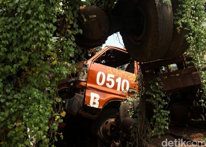 Penampakan Kuburan Truk Sampah Jakarta
