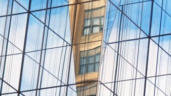 Dia menggunakan sudut yang tidak biasa saat memotret untuk membuat foto seperti hasil gabungan gambar. Foto: Nikola Olic