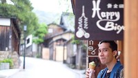 Suka sekali dengan es krim, Ippe pasang pose imut saat sedang menikmati es krim matcha. Foto: Instagram @cyclonesia