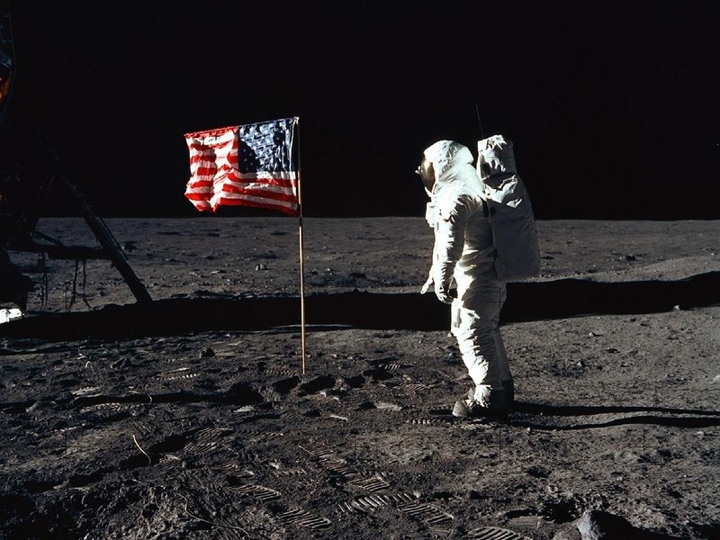 Sudah setengah abad sejak Neil Armstrong mendarat di bulan pada 20 Juli 1969. Berikut kumpulan foto dan deretan fakta menarik terkait misi Apollo 11. Yuk, simak