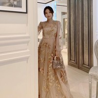 Vicky selalu tampil stylish di berbagai kesempatan. Dia kerap bergaya casual dengan busana dengan merek Off-White ala anak hypebeast atau elegan dengan gaun dan tas Dior. Foto: Instagram @vickybabyswl