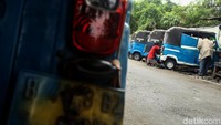 Meski telah berubah nyatanya bajaj juga terus kesulitan bersaing ditengah gempuran transportasi lainnya. Sebut saja MRT, LRT, Trans Jakarta yang terus memanjakan konsumennya. Itu belum termasuk ojek online yang terus semakin banyak di jalanan.