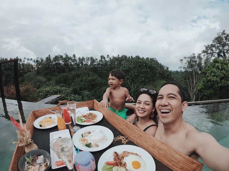 Tak Kalah Hits dari Andien, Ini Gaya Kulineran Ippe Saat Makan Es Krim