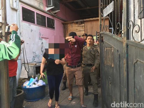 Sepasang muda-mudi yang terjaring pasangan mesum/