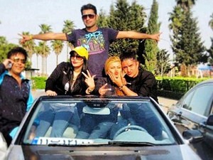 Negara Terkena Sanksi Ekonomi, The Rich Kids of Tehran Tetap Beraksi