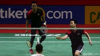 Dalam laga yang dihelat di Istora Senayan, Jakarta pada Rabu (17/7/2019), Hendra/Ahsan menang 2 set langsung.