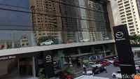 Diler Mazda Simprug menerapkan standar layanan internasional sesuai arahan Mazda Corporation di Jepang. Diler ini memiliki Iuas bangunan 7.070 meter persegi yang berdiri di atas lahan seluas 2.645 meter persegi. Foto: Luthfi Anshori
