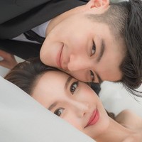 Vicky yang disebut-sebut sebagai anak dari salah satu miliuner China tak pernah mengungkap jati dirinya di media sosial termasuk keluarganya. Dia hanya diketahui sudah menikah dengan seorang pria tampan yang juga diduga dari keluarga kaya. Keduanya pun kini telah dikaruniai seorang anak yang lucu. Foto: Instagram @vickybabyswl