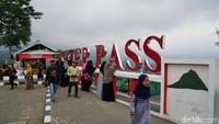 Ketep Pass ada di dataran tertinggi di tengah-tengah dua gunung (Ahmad Masaul Khoiri/detikcom)
