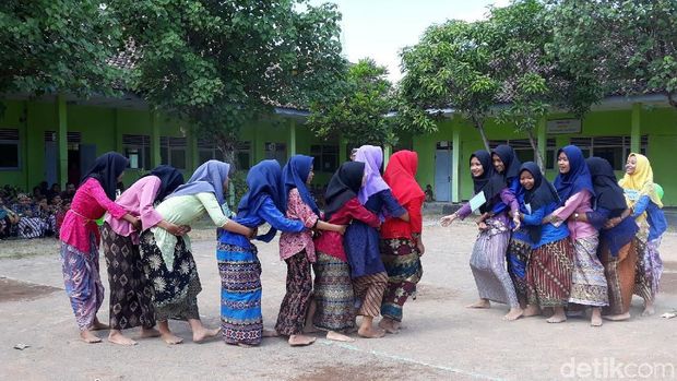Permaian tradisional Ulo-ulo Banyu