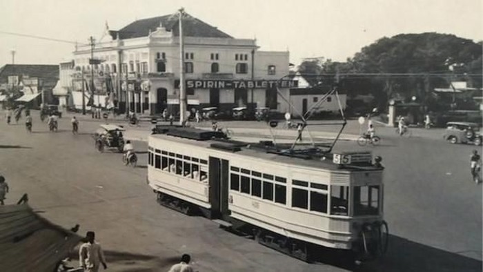 Sebelum memiliki MRT, Jakarta pernah lebih dulu mengoperasikan trem di masa lalu. Trem itu pun siap mengantarkan warga ke sejumlah destinasi yang tersedia.