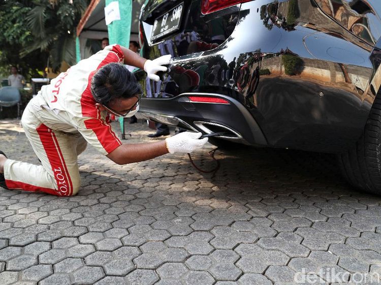 Menekan Polusi Udara di Ibu Kota Lewat Uji Emisi Kendaraan