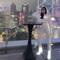 Vicky kerap mengunggah foto yang memperlihatkan kehidupan jetsetnya. Memakai baju desainer seperti Alexander Wang, Fendi, Dior, Hermes, Off-White hingga Louis Vuitton, dia pun selalu berpergian ke berbagai negara. Foto: Instagram @vickybabyswl